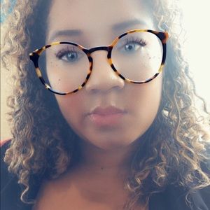 Meet your Posher, Felicia